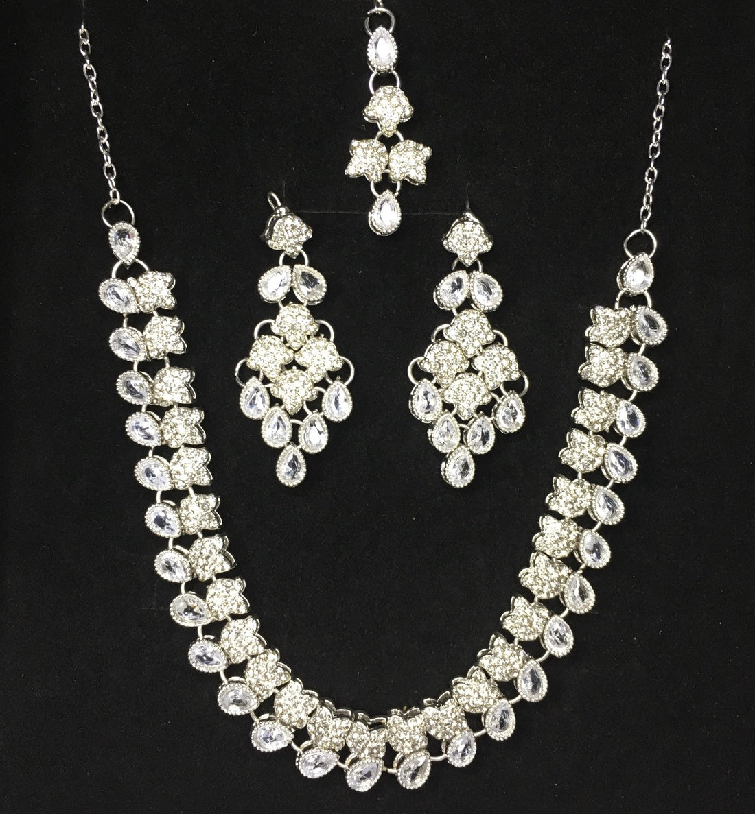 *Elegant Jewelry Set: Necklace & Earrings